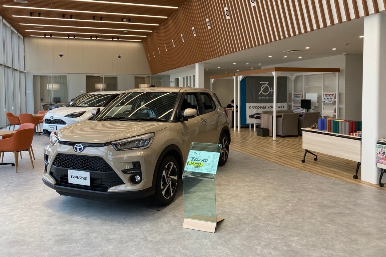 小松白嶺店内