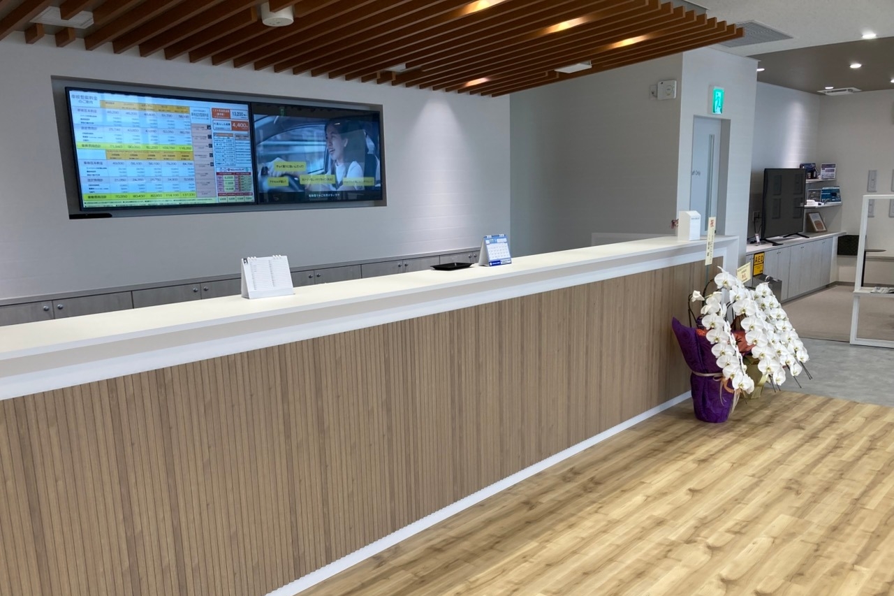 小松白嶺店内