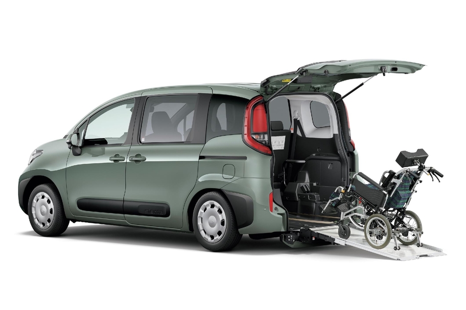 X（ハイブリッド・2WD） 車いす仕様車“タイプⅠ（助手席側セカンドシート付）”