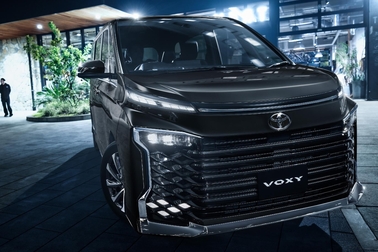 【モデル入り素材】S-Z（ハイブリッド・2WD・7人乗り）